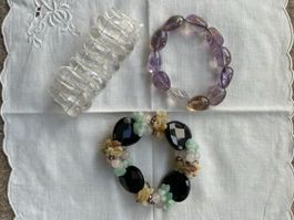 Drei Armbänder Edelsteine