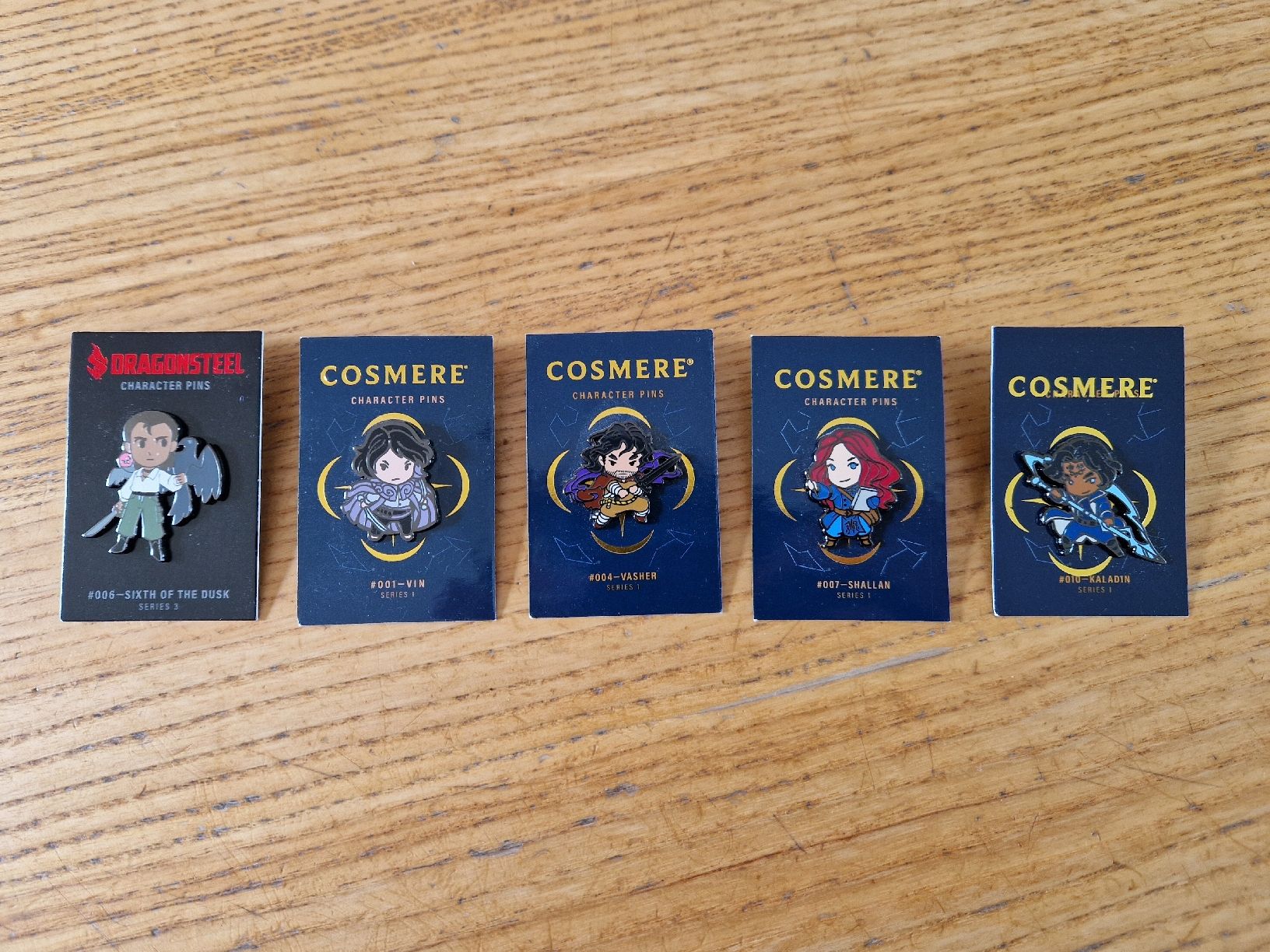 Placchette & Badge: Character Pins (Cosmere, Brandon Sanderson) – Nuovo (secondo la descrizione) da Zürich venduto da AmazingTazo