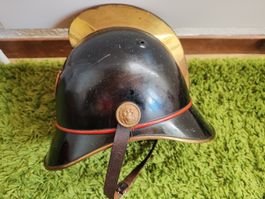 Feuerwehr Helm schwarz Leder mit Wappen und Beilage 23cm