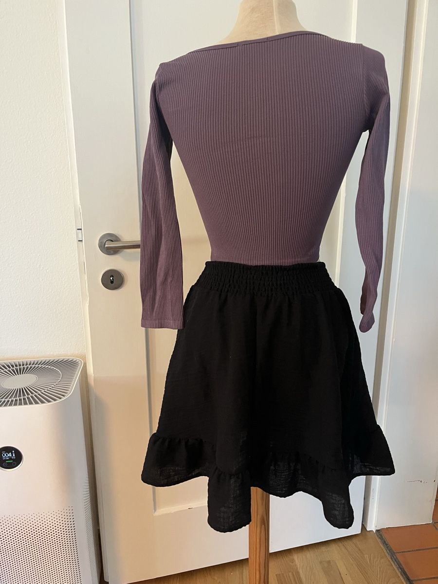 Vero Moda Gonne: Schwarzer Minirock mit Rüschen - Grösse S von Vero Moda – Usato da Zürich venduto da Brobin 2