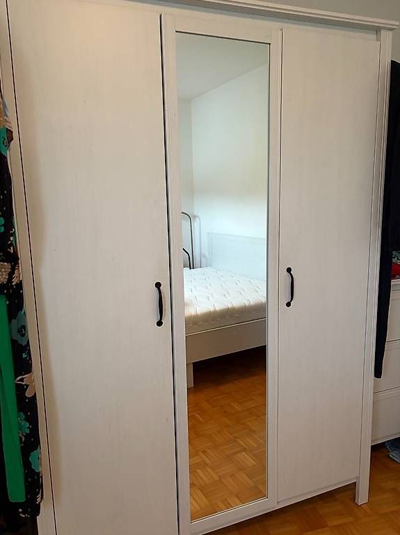 IKEA Kleiderschrank mit 3 Türen und Spiegel, 130x55x190 cm (Usato) a Zürich per CHF 45 – solo ritiro