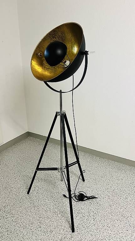 Lampen: Stehlampe schwarz/gold – Gebraucht aus St. Gallen von Costy02