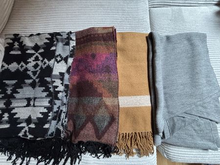 4 warme Winterschals im Set, verschiedene Muster & Farben