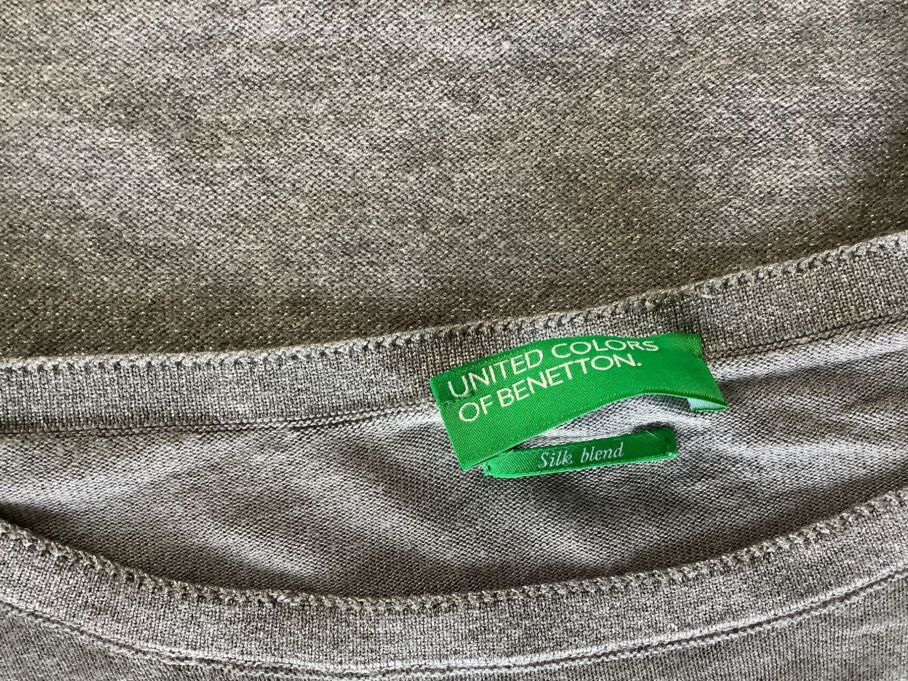 Benetton Lotti di vestiti: Wunderschöne Kleider-Combi Seidenpulli und Jacke (Twin-Set) – Usato da Triesen venduto da boston7 1