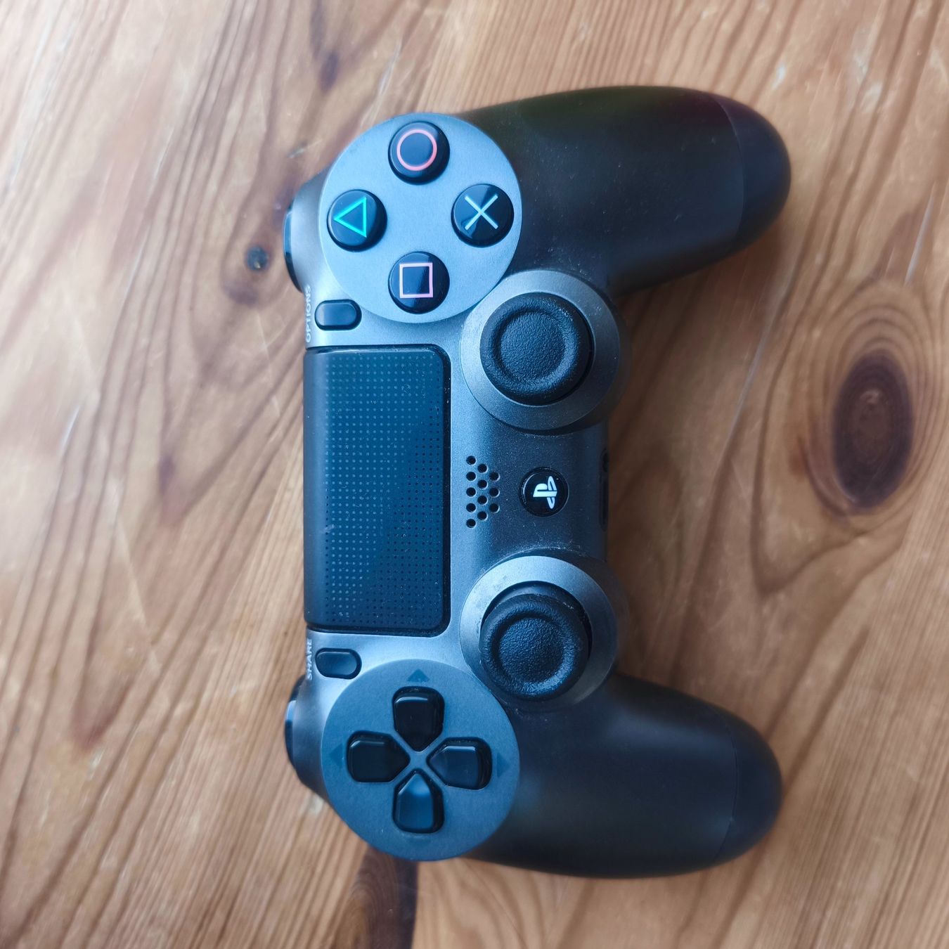 Sony Consoles: ab1.- Playstation 4 pro 1tb – D'occasion à St-Maurice par Aran_Cash 4