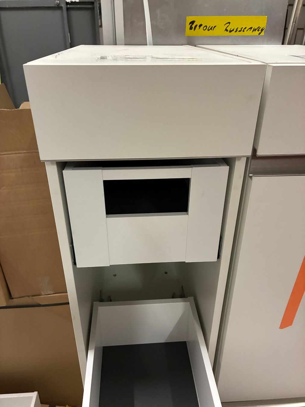 Cucine complete: Unterbaumöbel mit Griffleiste – Nuovo (secondo la descrizione) da Wettingen venduto da Veriset_AG 2