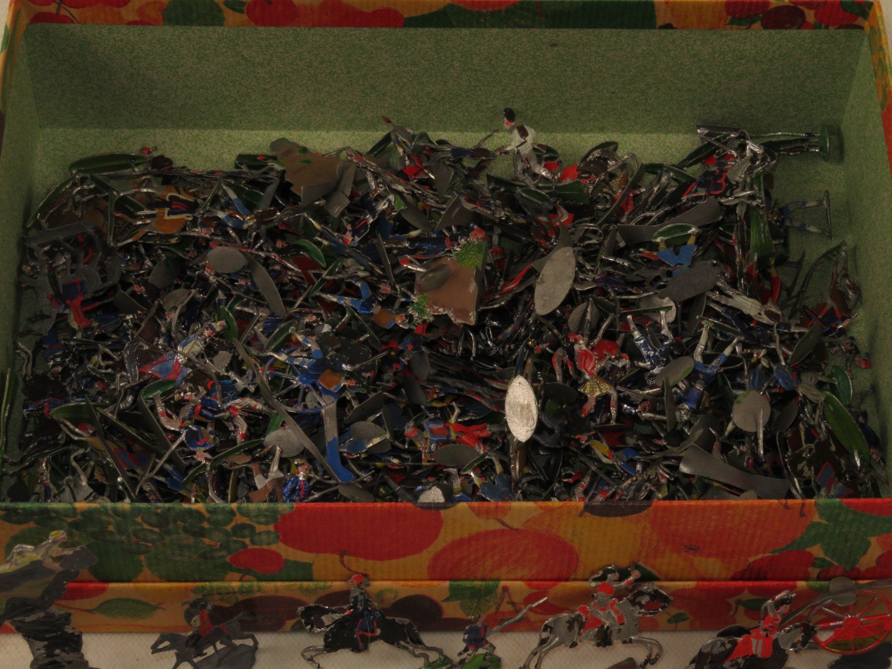 Spielzeuge: Grosses Zinnfiguren Set – Gebraucht aus Reinach BL von  3