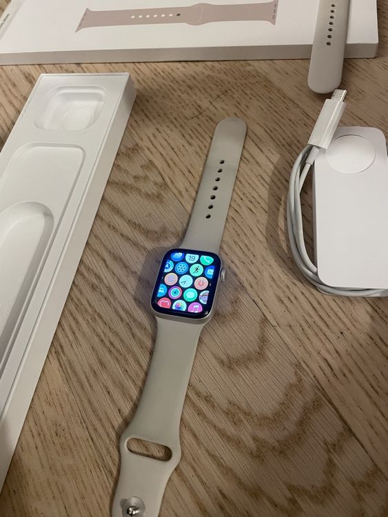 apple-watch-se-2022-gps-40mm-kaufen-auf-ricardo