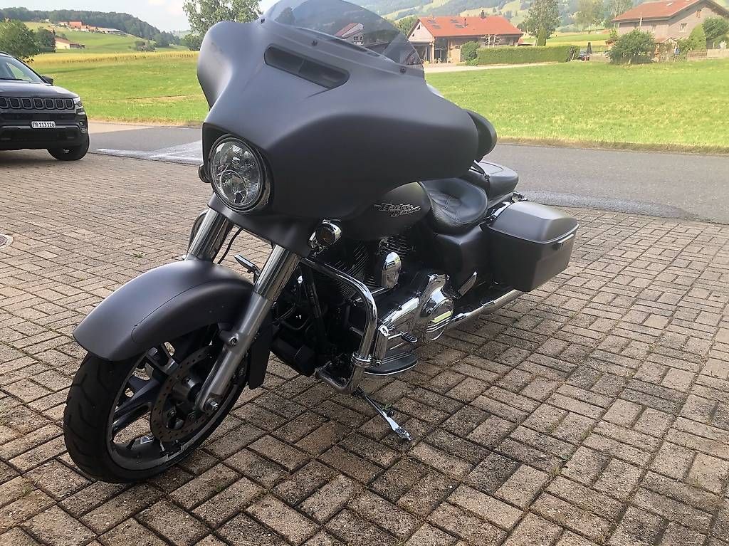 Touring: Harley Davidson Street Glide – Usato da Echarlens venduto da phi_f2zr 1