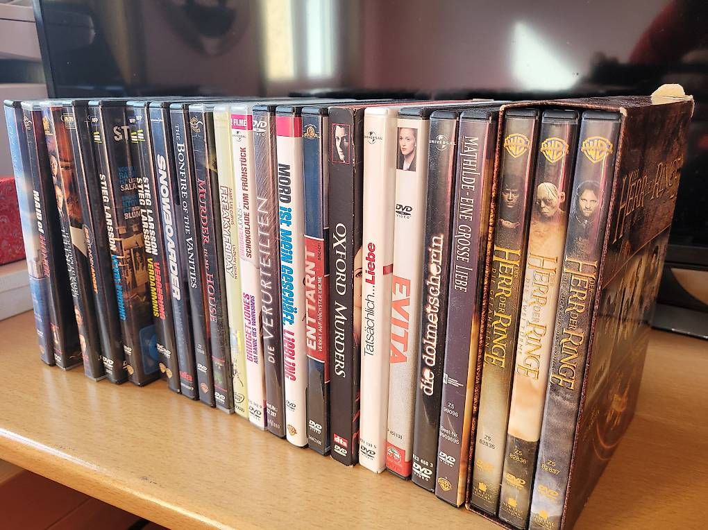 Tutti i DVDs: DVD Sammlung 24 St. incl.Herr der Ringe, Millenium Triologie – Usato da Basel venduto da alaubi