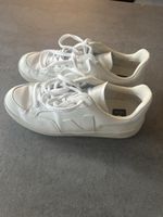 Baskets Veja blanches en cuir taille 41 bon état