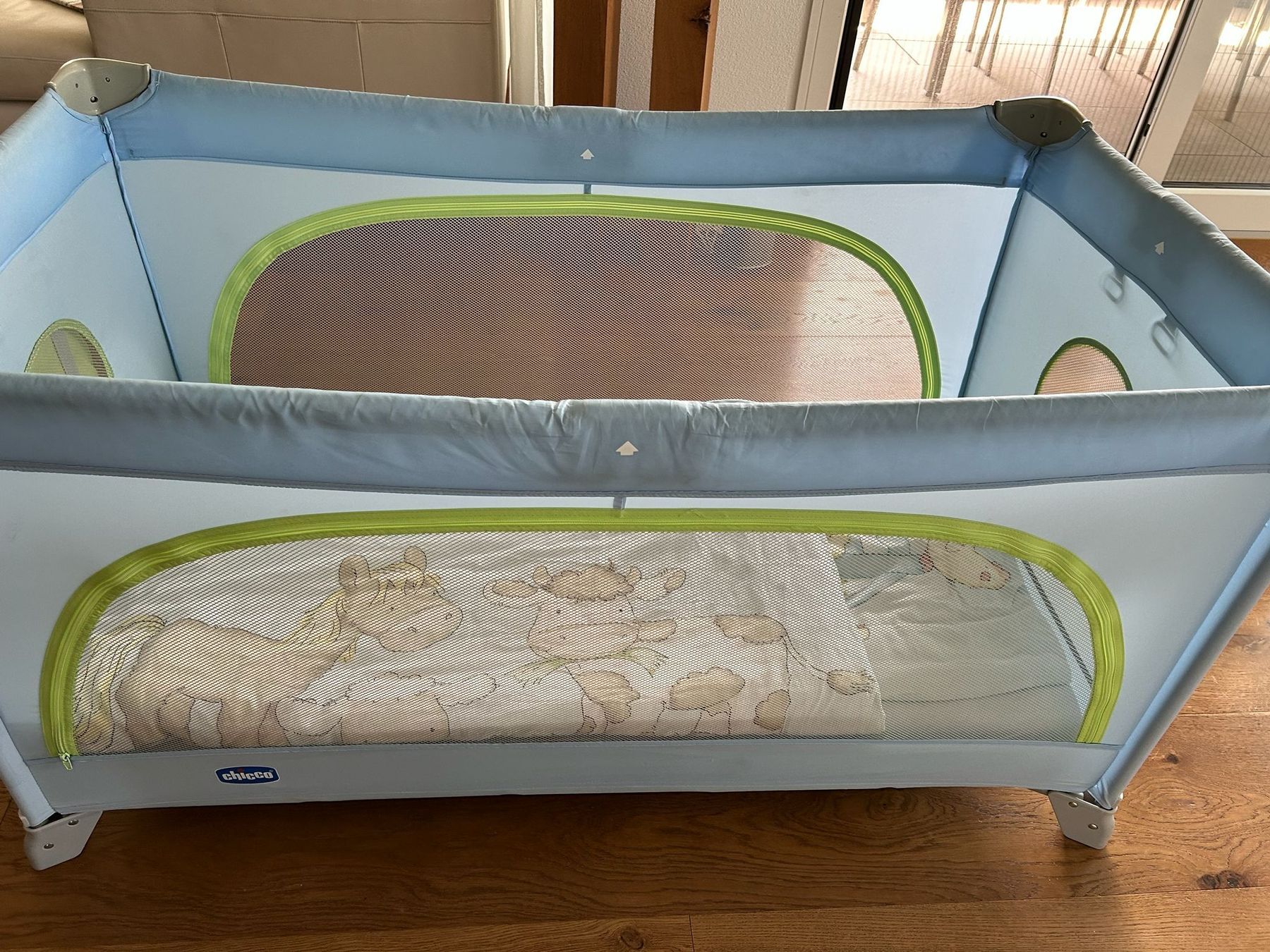 Betten: Chicco Reisebett blau  – Gebraucht aus Menznau von and_mp6k