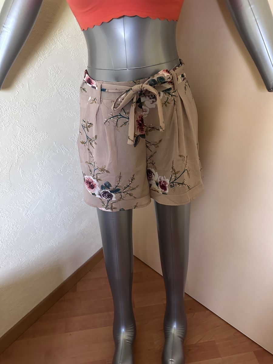 Pantaloni: Short à motif rose neuf  – Nuovo e nell'imballaggio originale da Boussens venduto da sko_9w6t