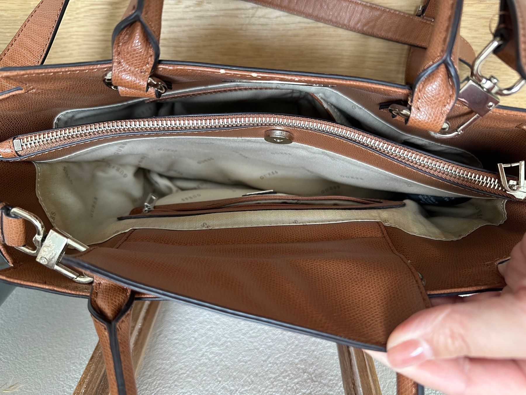 Guess Borse da donna: Sac à main Guess – Usato da Geneveys-Coffrane venduto da sar_rb75 3