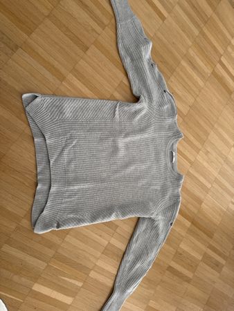 Damen Pullover grau mit Cut-Outs an Ärmeln guter Zustand