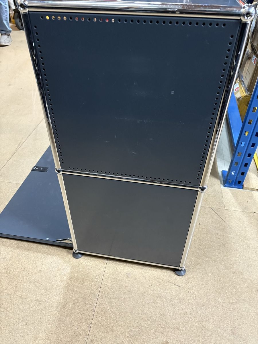 Scaffali: USM Haller Sideboard Anthrazit mit Klappen – Usato da Hellbühl venduto da copy-swiss 2