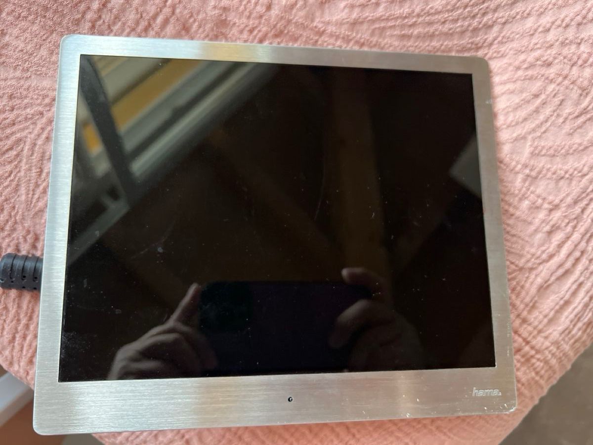 Hama Cornici: Hama Digital Photo Frame 870LSR – Usato da Bonaduz venduto da Malves10