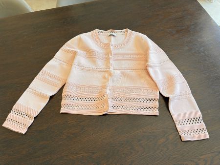 Gilet Sandro rose en maille ajourée occasion état correct