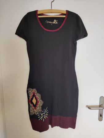 Schwarzes Desigual Kleid Gr. M-L mit Gold-Stickerei