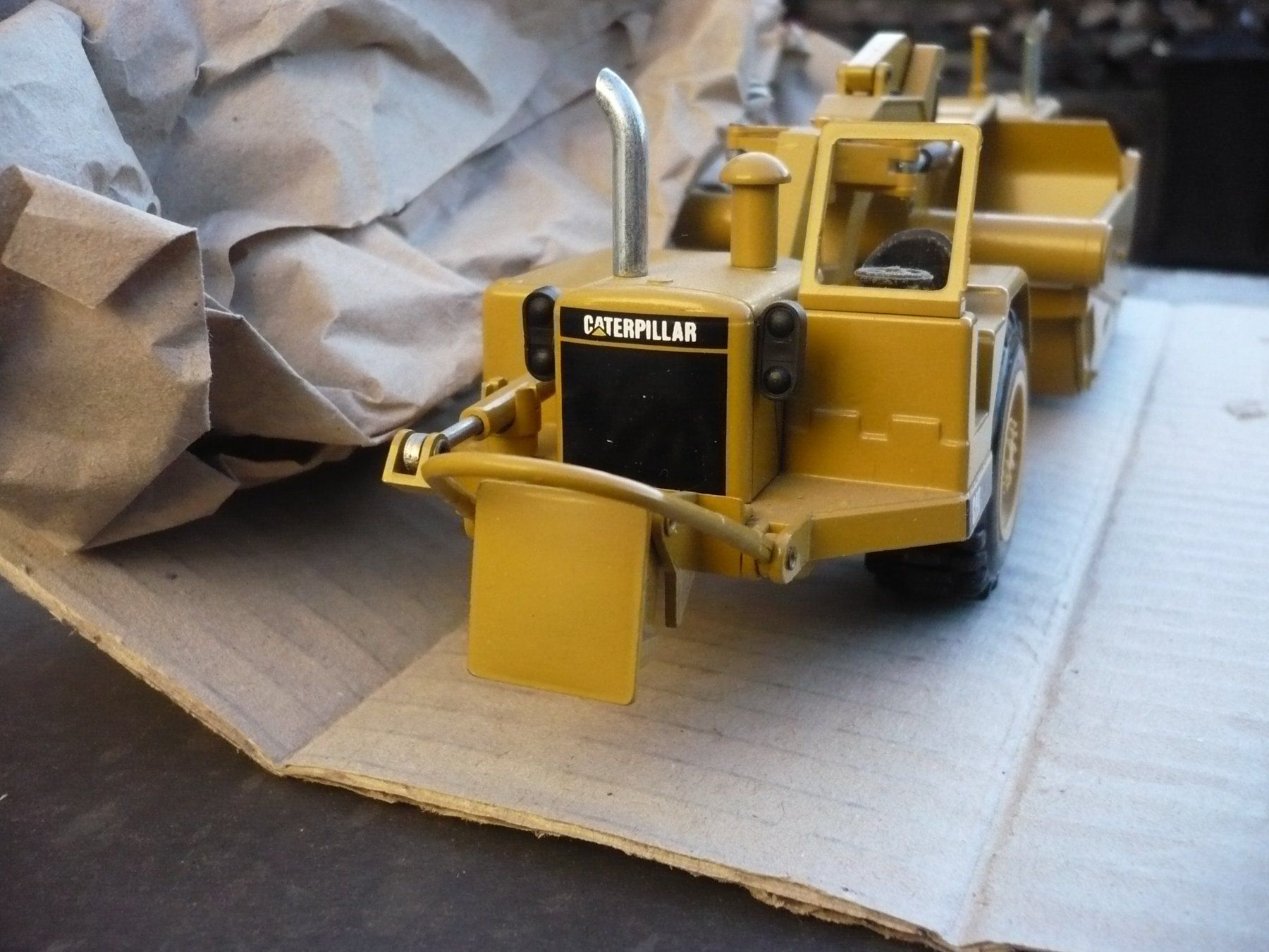 Caterpillar Kit di modellismo & Modellini statici: Scraper Caterpillar Push-Pull Schürfzug CAT 627 – Usato da Biberist venduto da Urmel 6