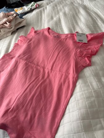 H&M T-Shirt rosa mit Rüschen Grösse 134/140 neuwertig