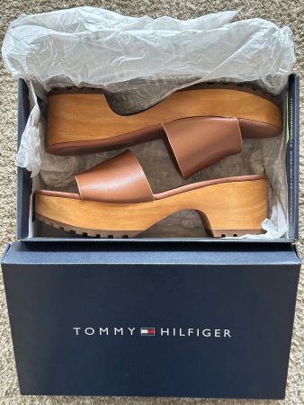 Tommy Hilfiger Clog Sandal, Size 38, Like New