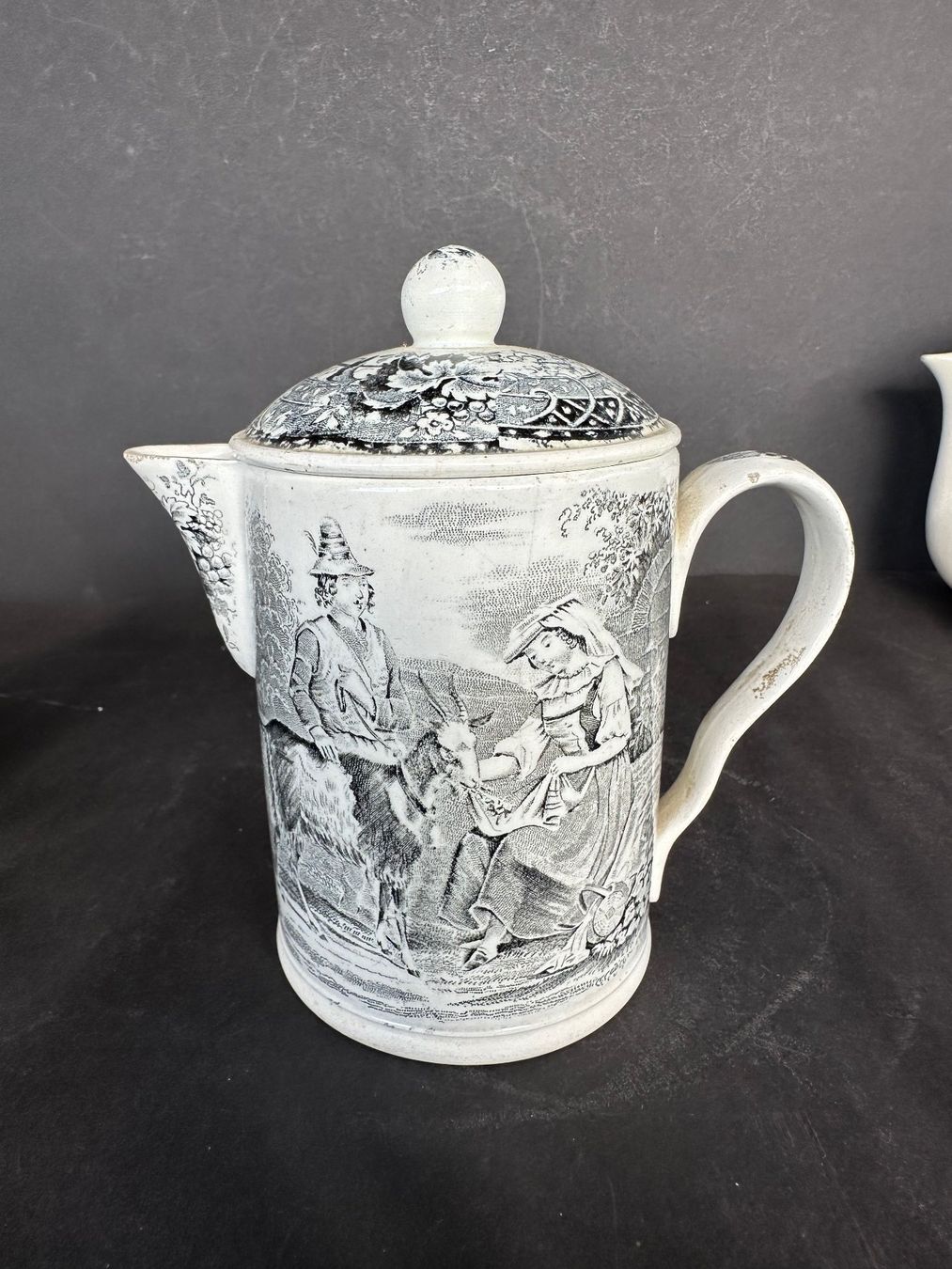 Set di piatti: Creamware  Krug mit Deckel  c1890 – Usato da Saas im Prättigau venduto da norman02