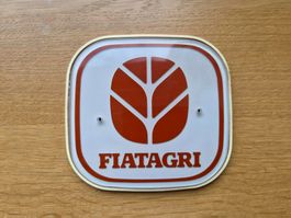 Original Fiatagri Traktor Haubenemblem