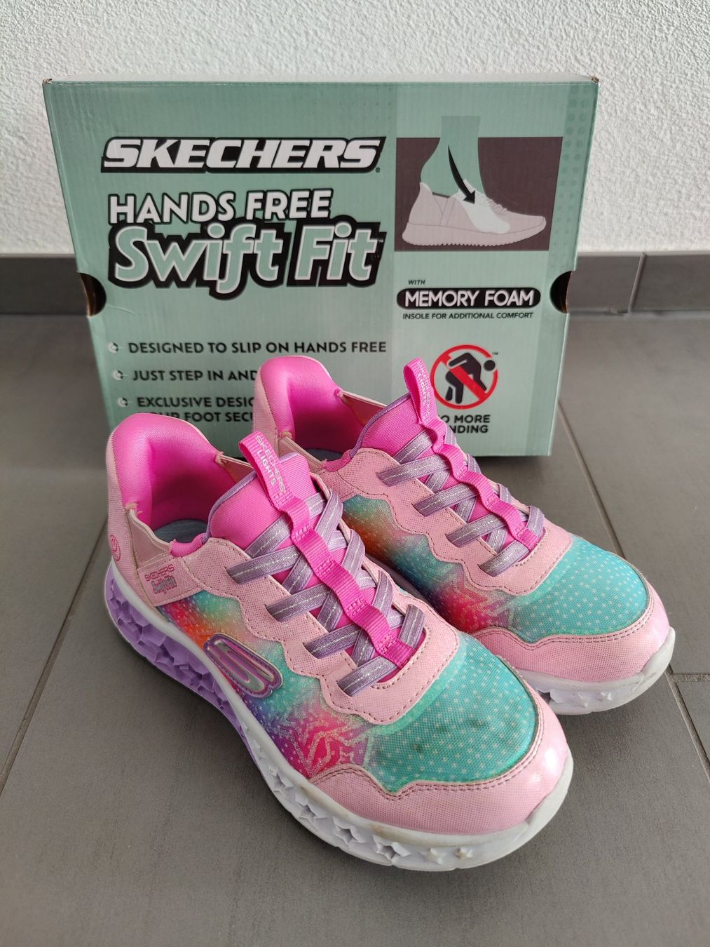 Skechers Scarpe per ragazze: Skechers S-Light Sneaker mit Leuchtfunktion Gr. 35 – Usato da Oberglatt ZH venduto da COiNCiDENT