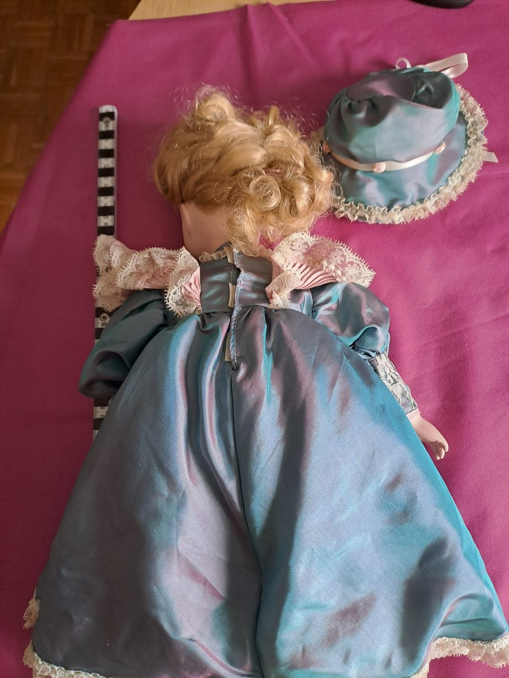 Puppen: Puppe mit grossem Hut – Gebraucht aus Aadorf von Stampeders 5
