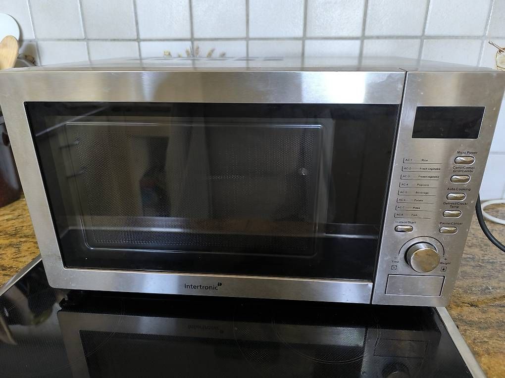 Elettrodomestici da cucina: Mikrowelle mit Grill  – Usato da Walliswil-Nbipp venduto da australien2007