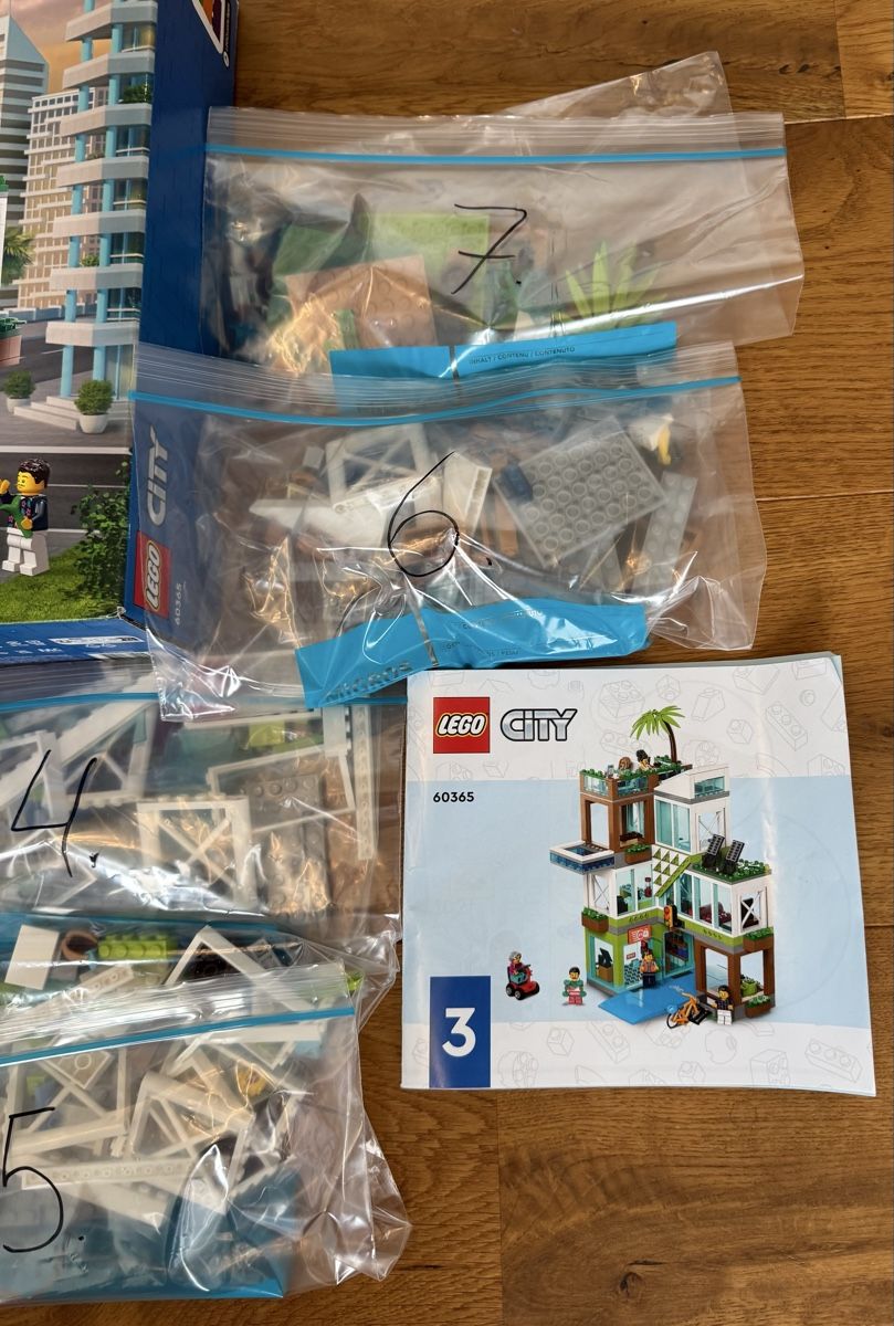 Lego Kit di costruzioni: Lego Appartementhaus 60563 – Usato da Härkingen venduto da Muelli7 3