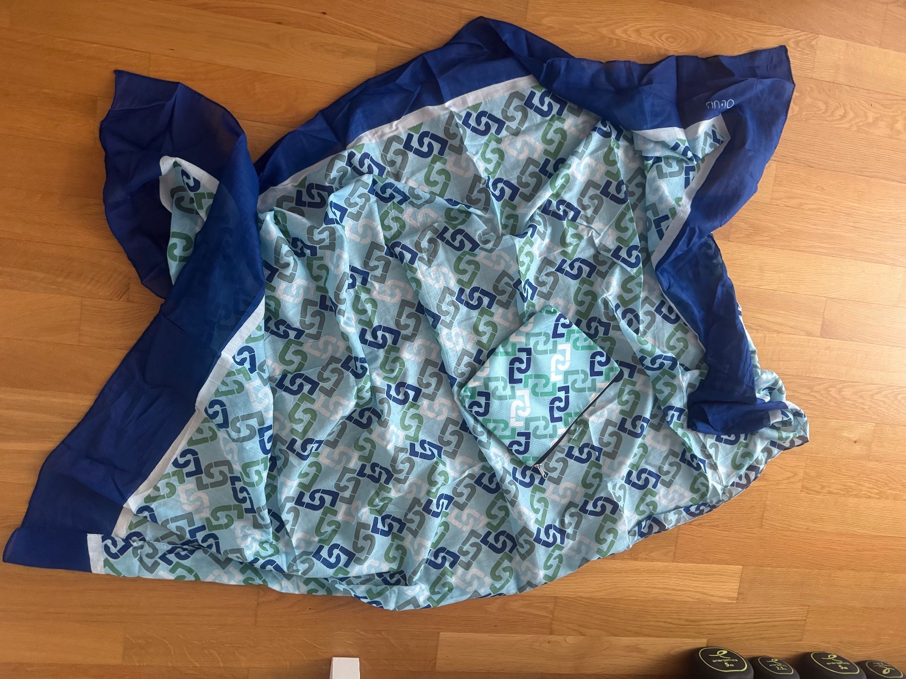 Liu Jo Foulard & Sciarpe: Sarong / pareo Liu Jo neu – Nuovo (secondo la descrizione) da Unterengstringen venduto da Cuz_5555