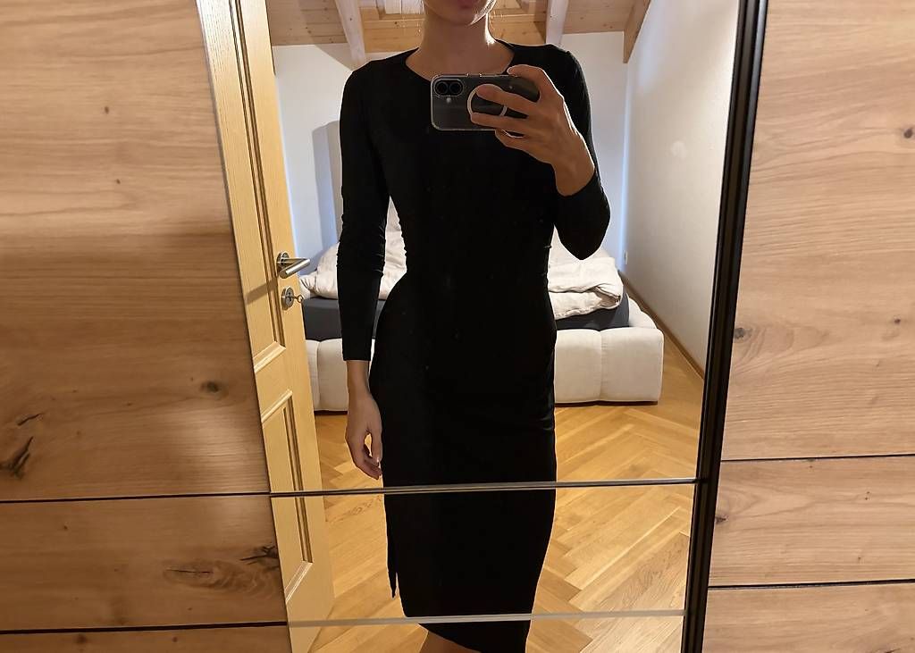 Vestiti: Robe noire élégante avec effect snatched – Usato da Villeneuve VD venduto da car_bf9k 1