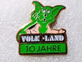 Ansteckpin 80: Volki Land