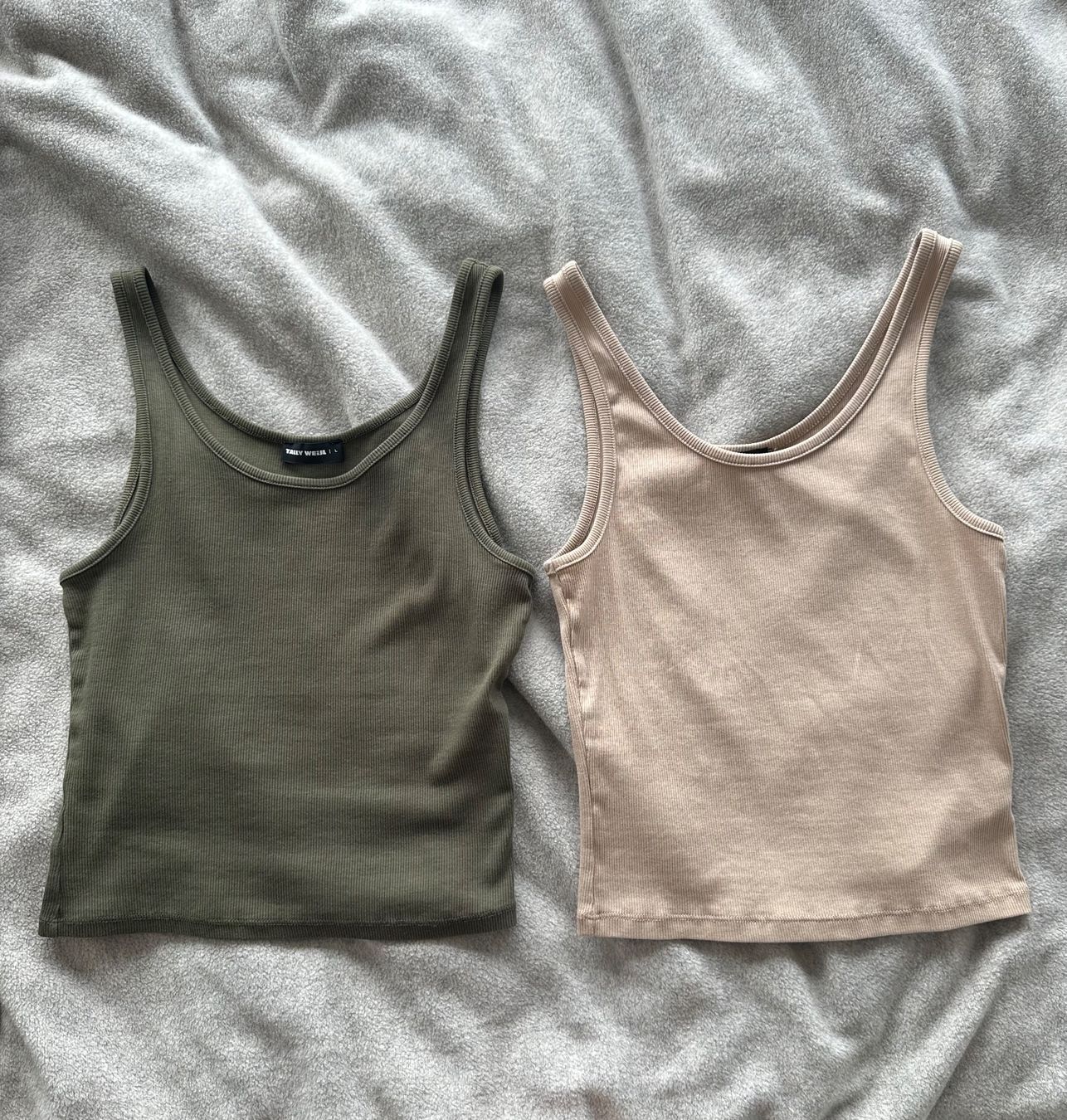 Tally Weijl Top: Tally Weijl Crop Top – Nuovo (secondo la descrizione) da Dübendorf venduto da ayl_t992