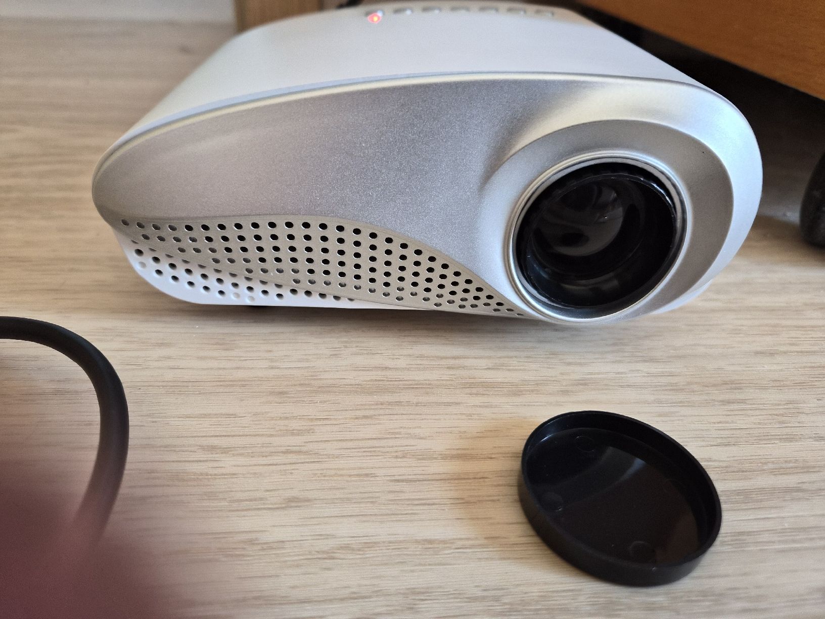 Proiettori: Mini projecteur Landi RD-802 LED état neuf – Nuovo (secondo la descrizione) da La Joux FR venduto da car_ck96 1