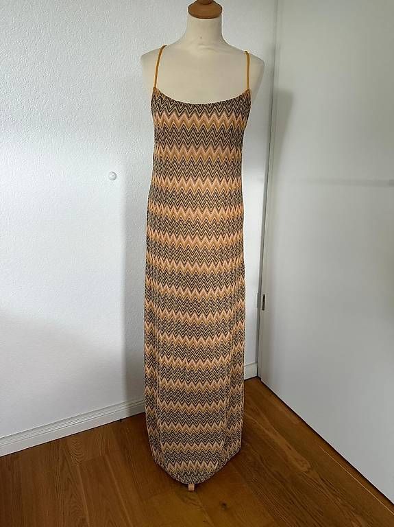 Vestiti: MANGO Zig Zag Maxikleid Missoni Style Grösse L NEU – Usato da Neunkirch venduto da Ursi7