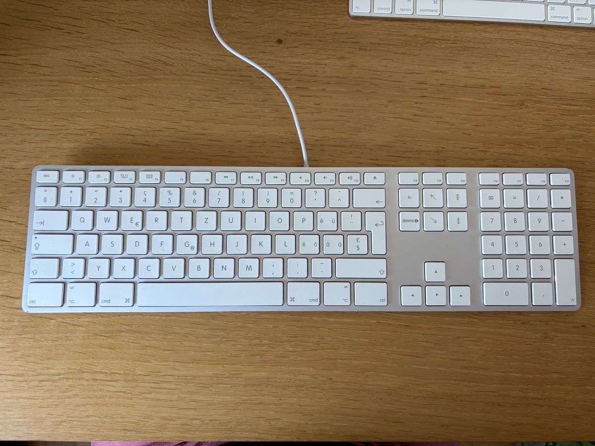 Apple Tastaturen: Apple Magic Keyboard with Numeric Keypad – Gebraucht aus Zürich von Abu95 1