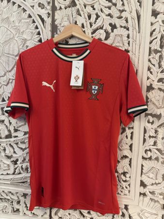 Maillot Portugal  Puma taille M neuf avec étiquettes