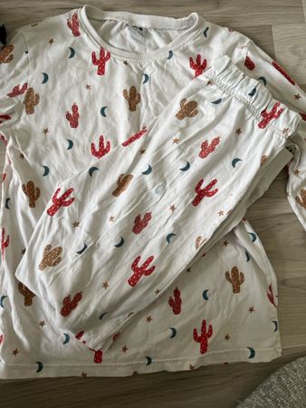 Pyjama Set weiss mit Kaktusmuster guter Zustand