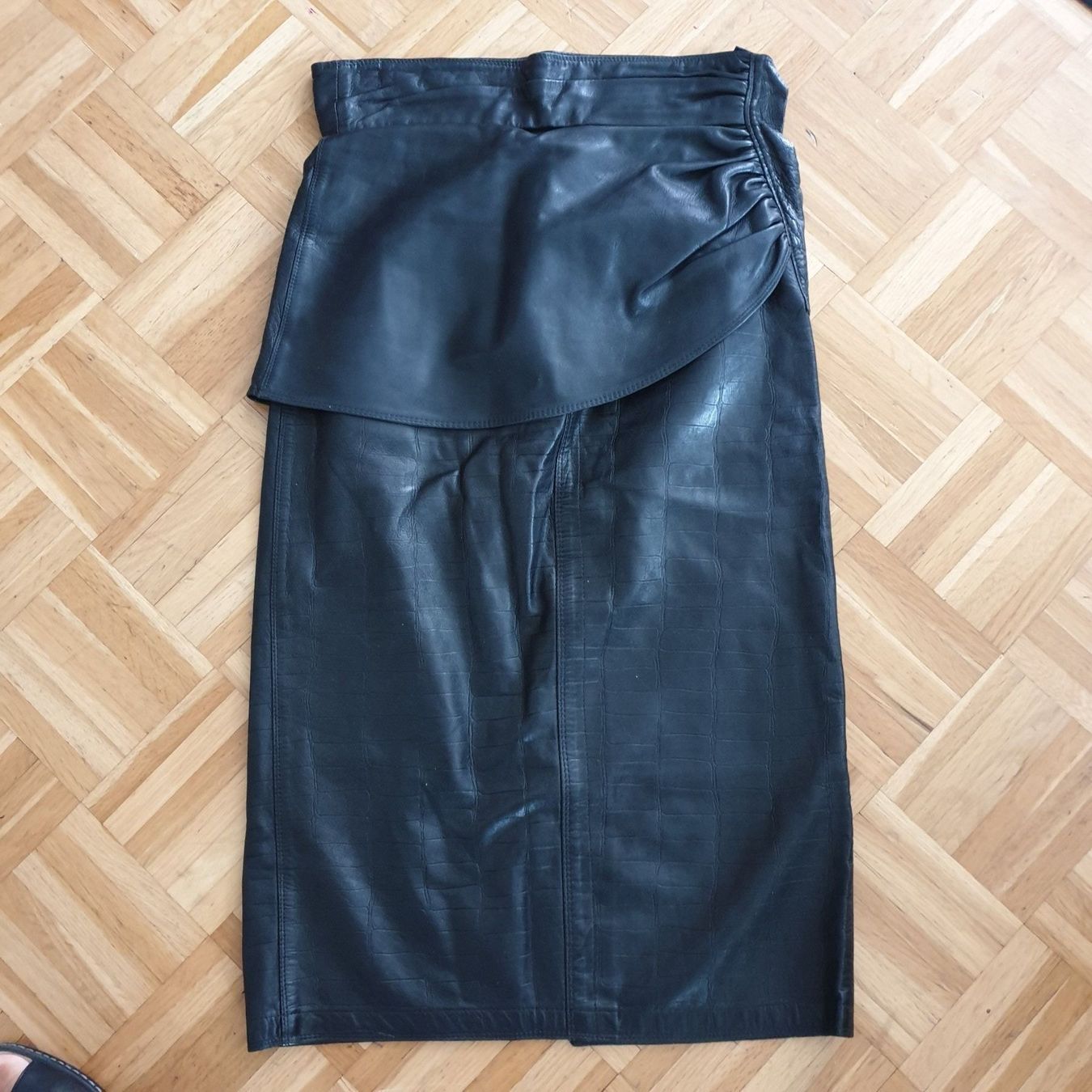Versace Gonne: Gianni Versace, Lederjupe, Gr. 38 – Usato da Frenkendorf venduto da Moon111