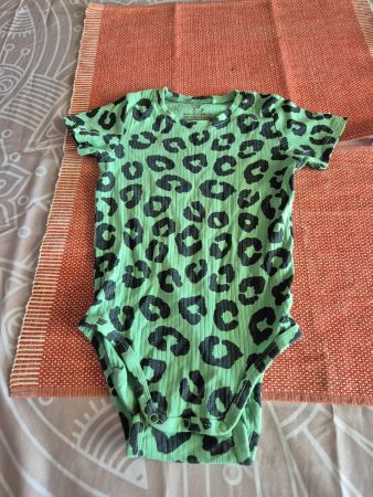 Tolle Body von Lindex Leo Print Grösse 86 guter Zustand.