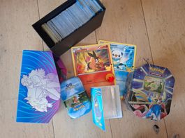 Pokémon Karten und Boxen