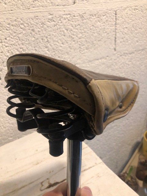 Selle de vélo vintage en cuir de vache avec cadre en métal renforcé (couleur : chocolat