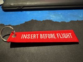 "Insert Before Flight" Schlüsselanhänger, Rot, Neu!