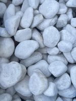 Weisse Dekosteine Flusskiesel in Taschen gebraucht