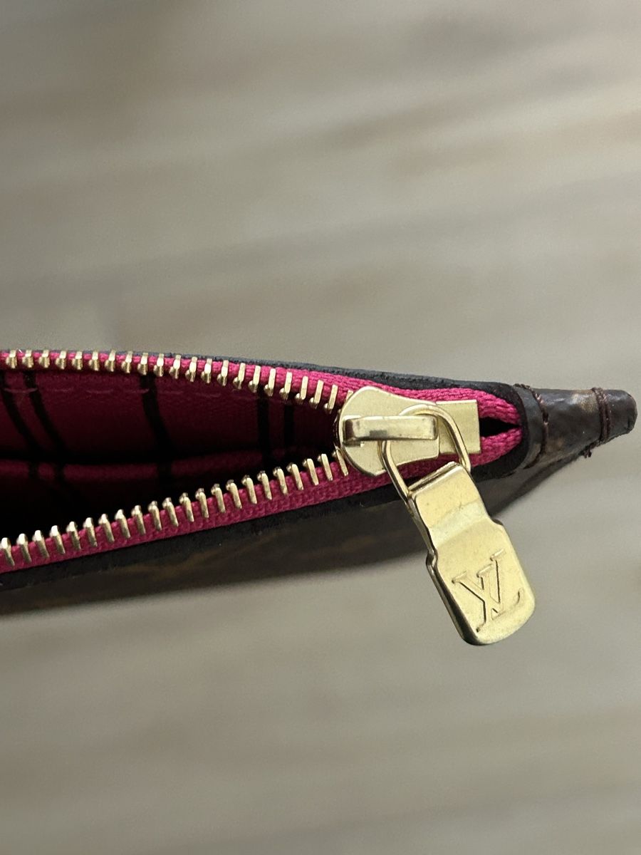 Louis Vuitton Custodie per cosmetici: Pochette LV Monogramm – Nuovo (secondo la descrizione) da Pregassona venduto da Kyttina 6