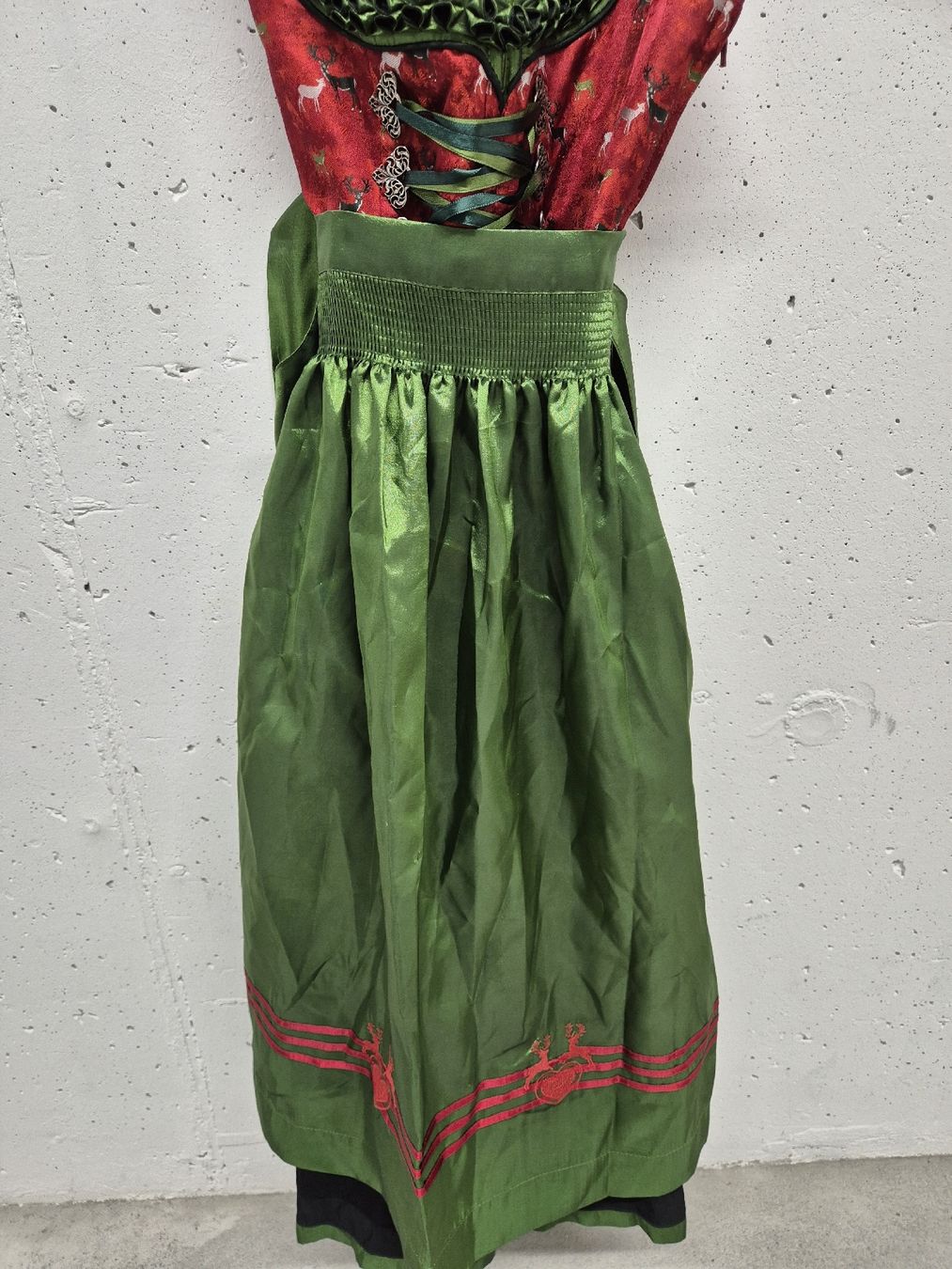 Vestiti: Dirndl "Gams Bock" Grösse 36 – Usato da Wallisellen venduto da Janpo 1