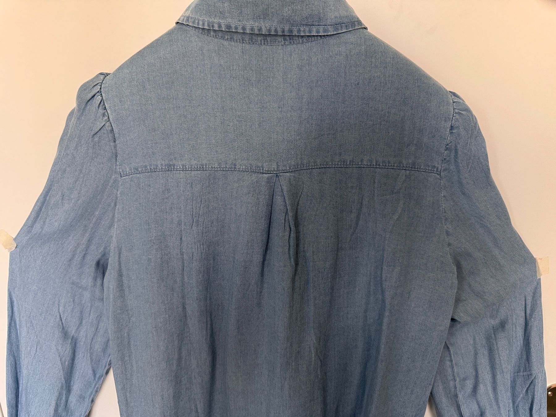 Chemisiers: Damen Bluse Jeans hellblau Grösse M  mit Perlenkragen – D'occasion à Heerbrugg par dwfg 5